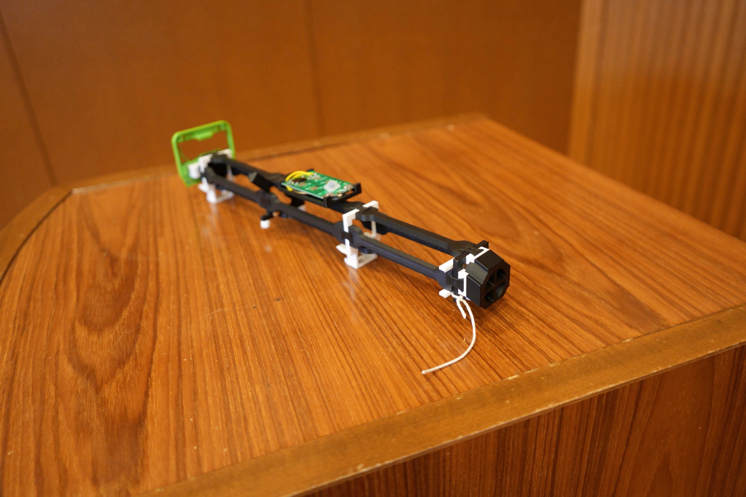 機体（横から）